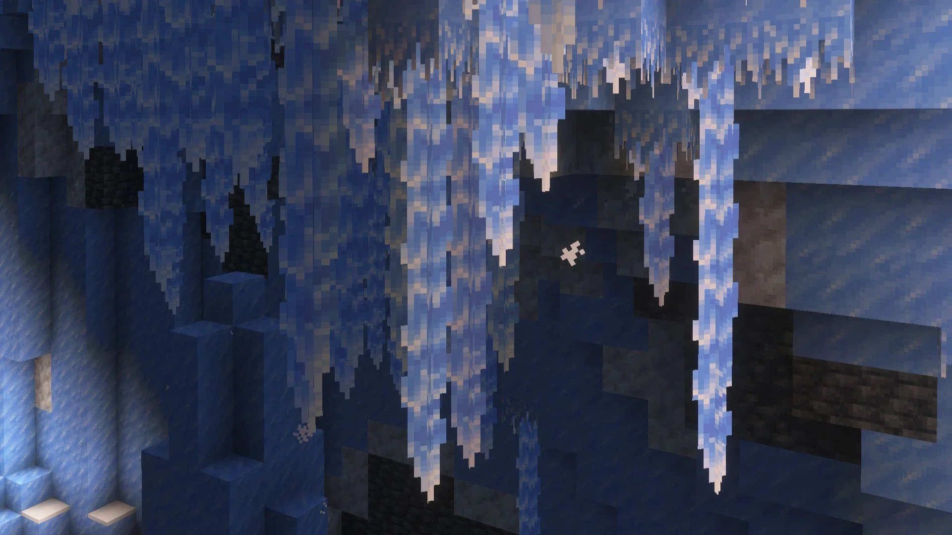 玩家在冰锥下方放置火把后,冰锥可能融化并坠落(图片来源:Mojang Studios)