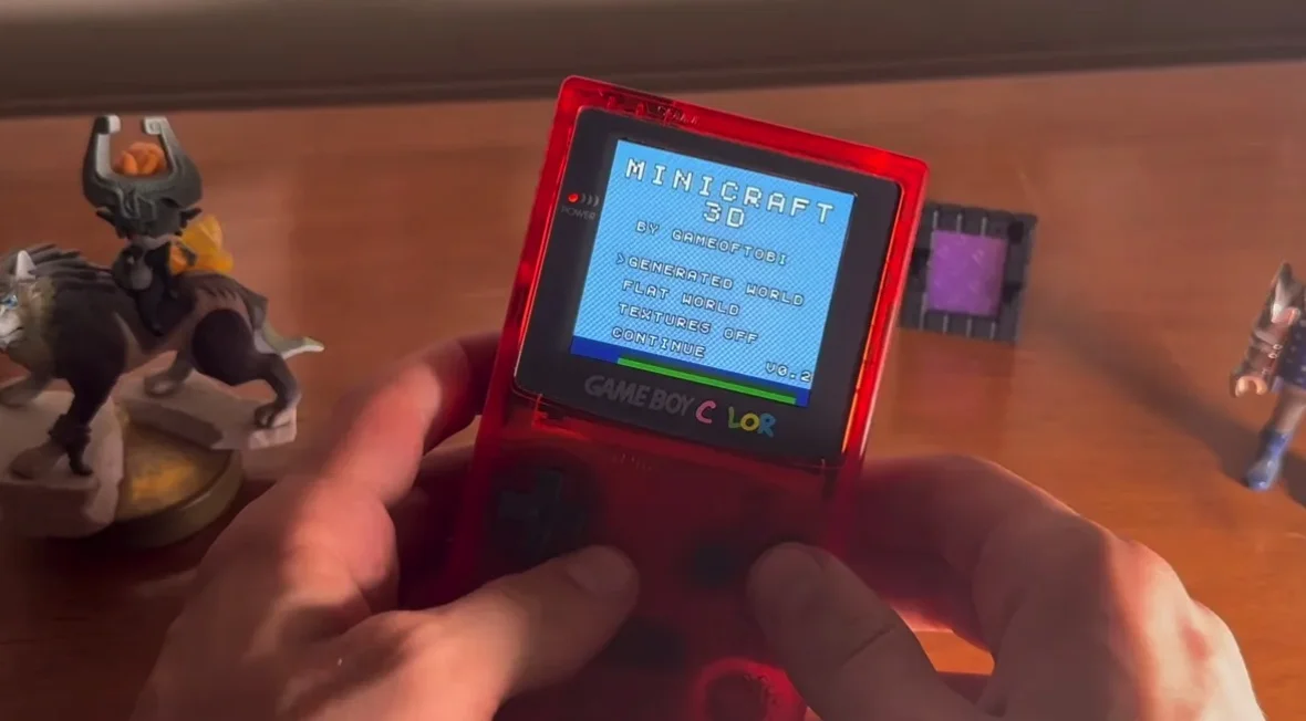 一位游戏玩家把《我的世界》塞进了 Game Boy Color，甚至原版 Game Boy