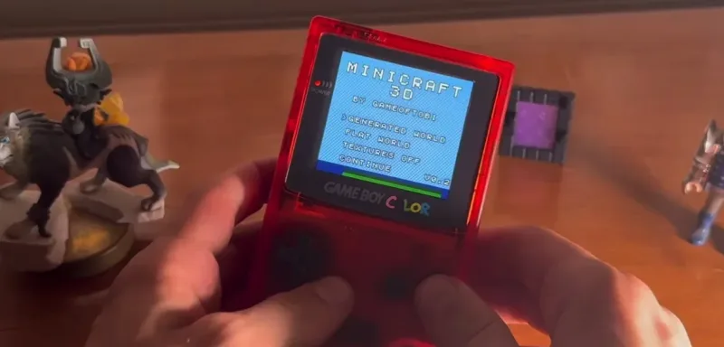 一位游戏玩家把《我的世界》塞进了 Game Boy Color，甚至原版 Game Boy